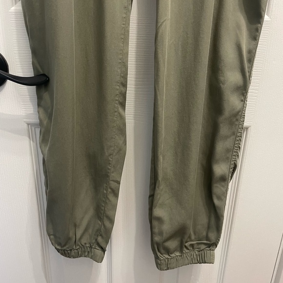 H&M Mama Maternity Women’s Olive Green Cargo Jogger Utility Pants Medium - Picture 3 of 9